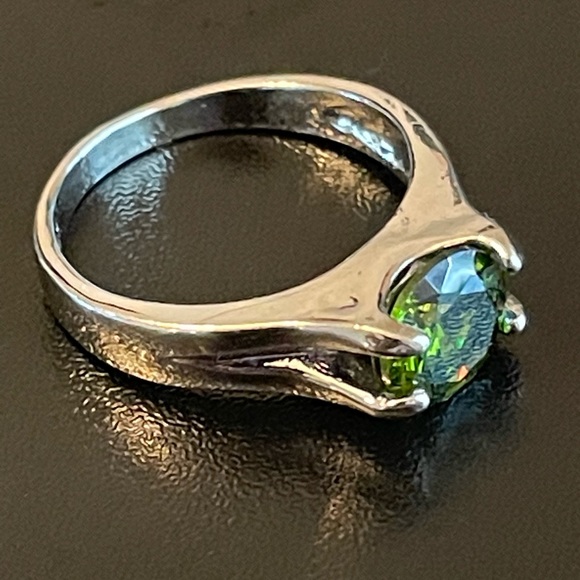 Oliver green cubic zirconia S925 silver ring size 7 - Picture 2 of 8